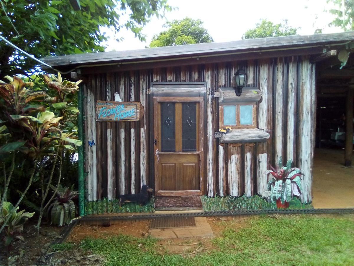 Mena Creek Flower House Экстерьер фото